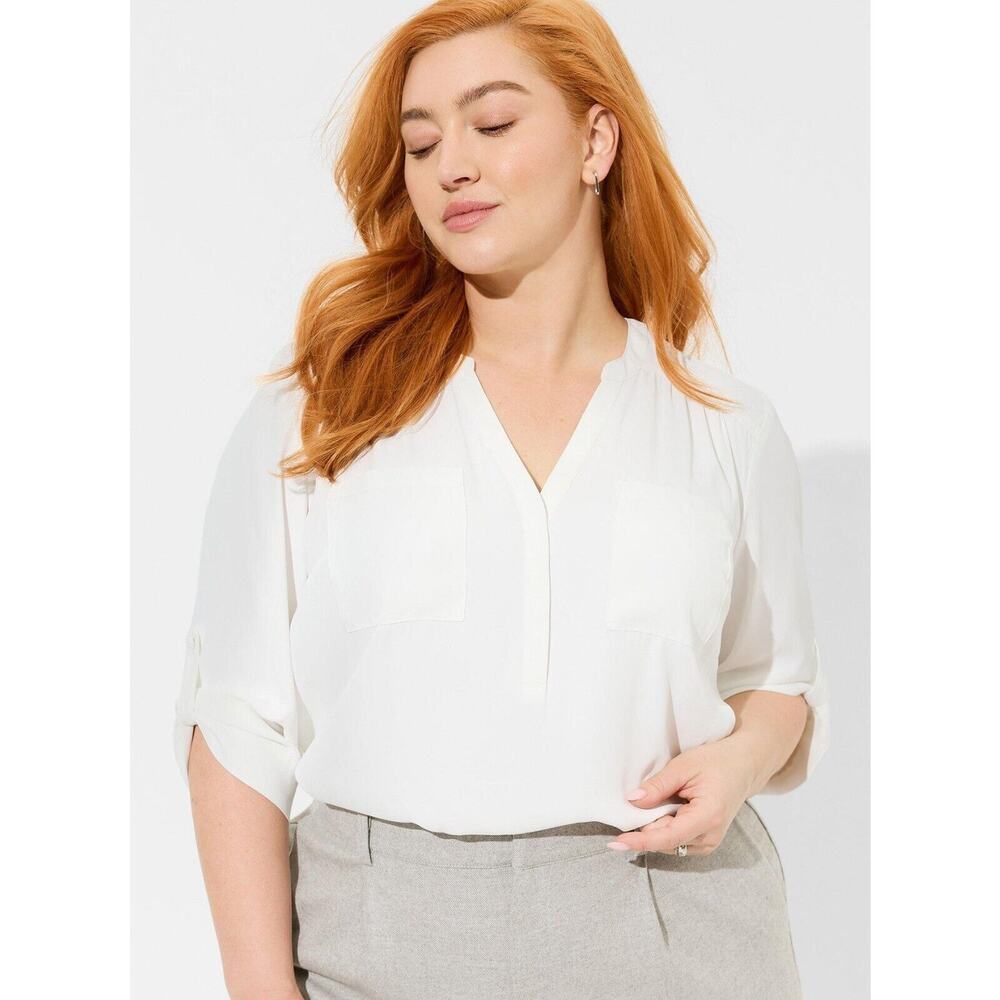 Torrid sz 1 ( 14-16 ) Ivory Partial Button HARPER Pockets Tabbed Sleeve Blouse